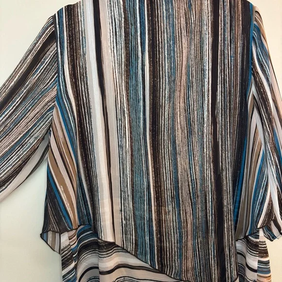 NWOT Chico’s Travelers Collection Women’s Striped Asymmetrical Blouse Size 2P - Picture 9 of 10